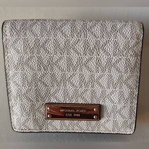 Michael Kors Logo Leather jet set carry all card case